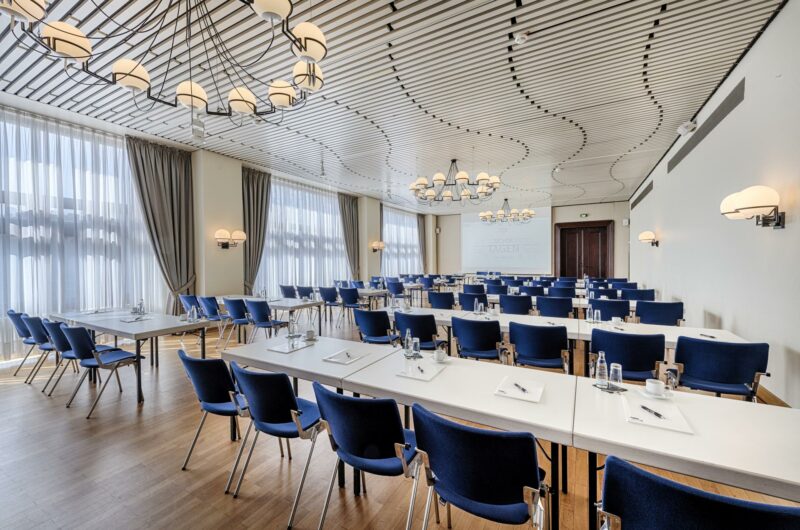 Balkonsaal mit parlamentarischer Bestuhlung (Foto: © MGMG)